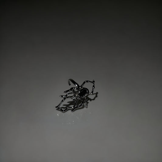 Dūhu Sterling Silver Spider Ring